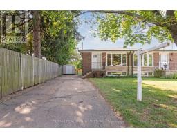 124 FORTROSE CRESCENT, Toronto, Ontario