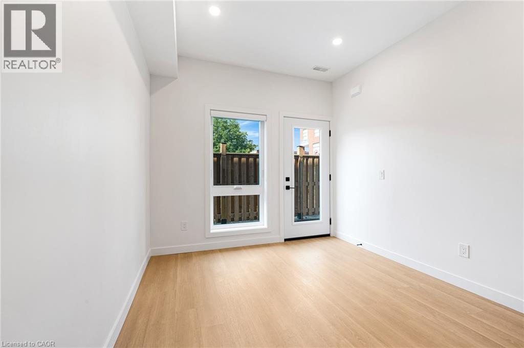15 Cedar Street Unit# 3, Kitchener, Ontario  N2H 2W7 - Photo 6 - 40750735