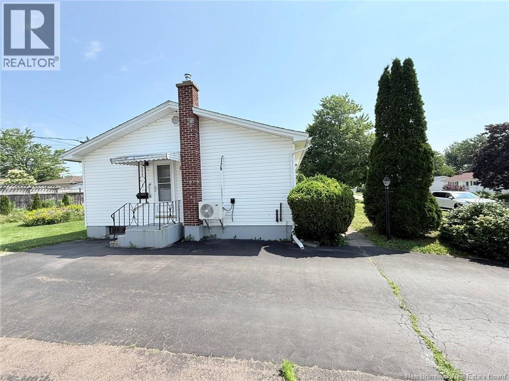 73 Weyburn Road, Moncton, New Brunswick  E1A 5M5 - Photo 2 - NB126644