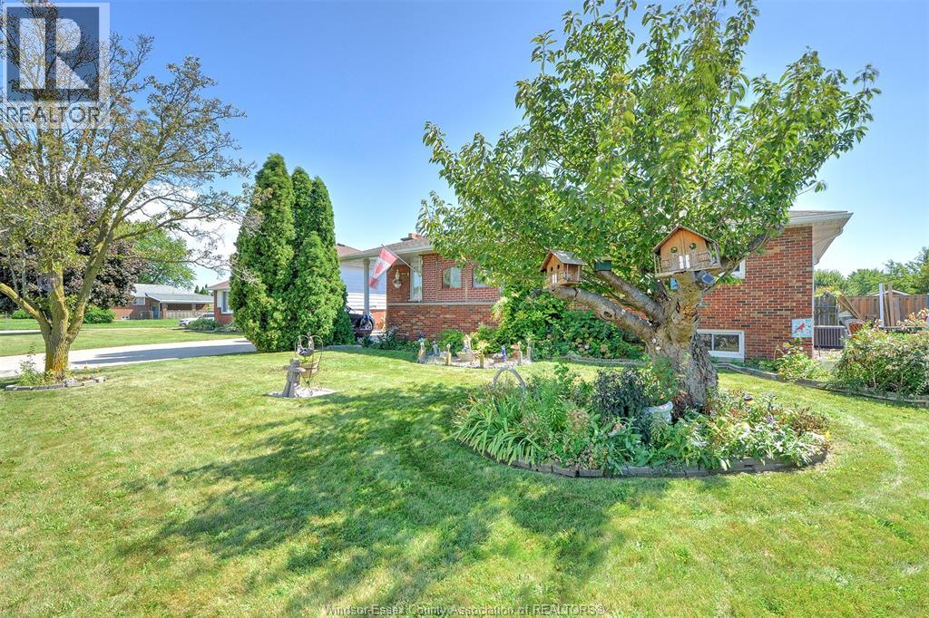 407 Richmond, Amherstburg, Ontario N9V 3E8 - Photo 3 - 25023212