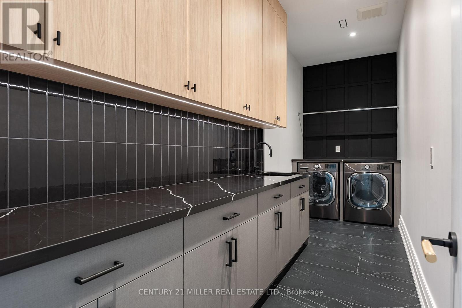 556 Fourth Line, Oakville, Ontario  L6L 5A7 - Photo 32 - W12339326