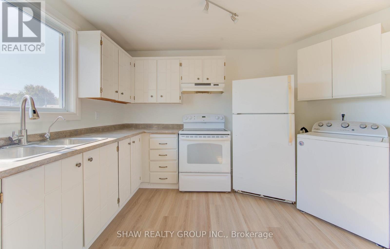 60 Elmsdale Drive, Kitchener, Ontario  N2E 2G4 - Photo 23 - X12399846