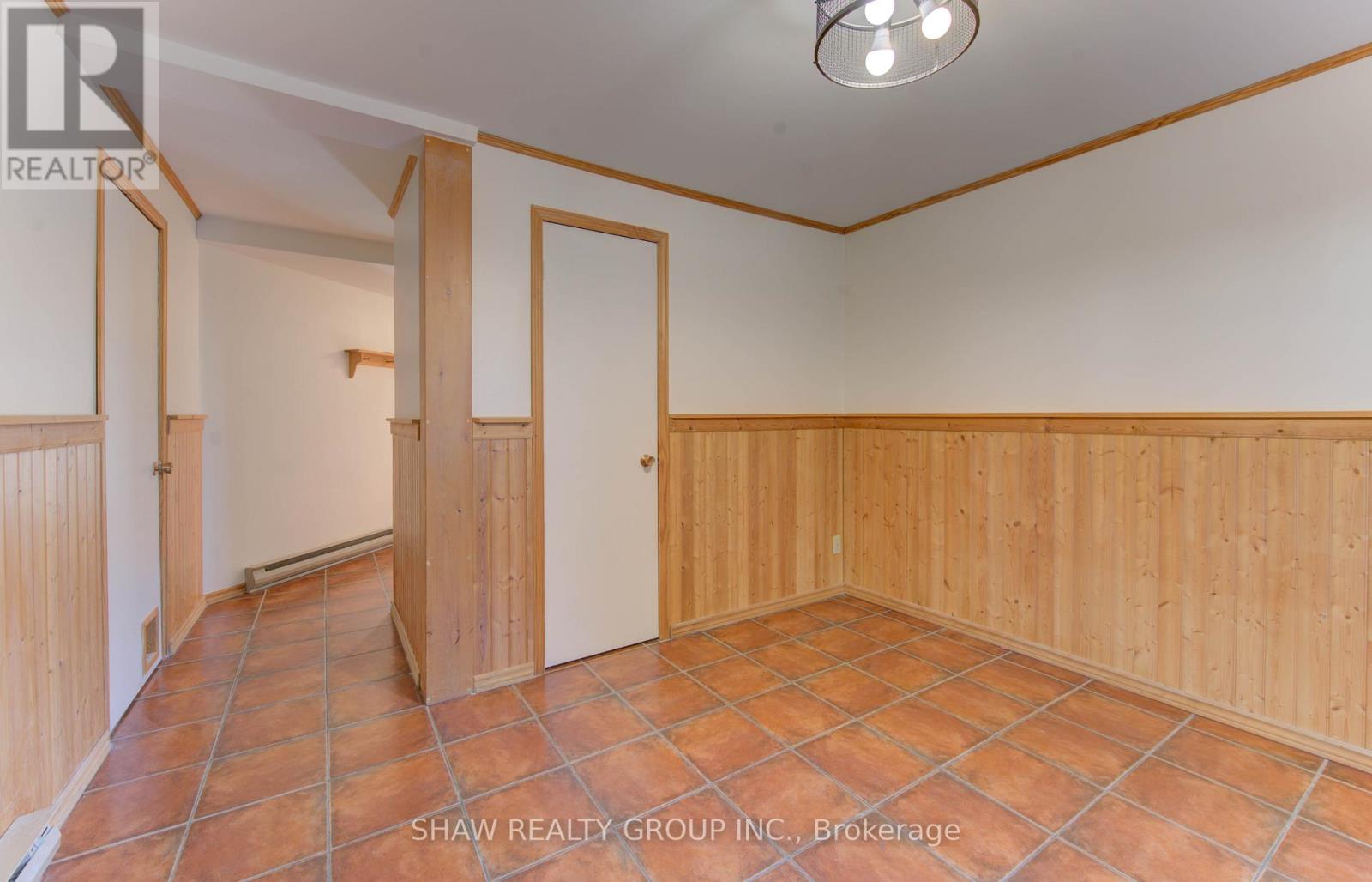 60 Elmsdale Drive, Kitchener, Ontario  N2E 2G4 - Photo 10 - X12399846