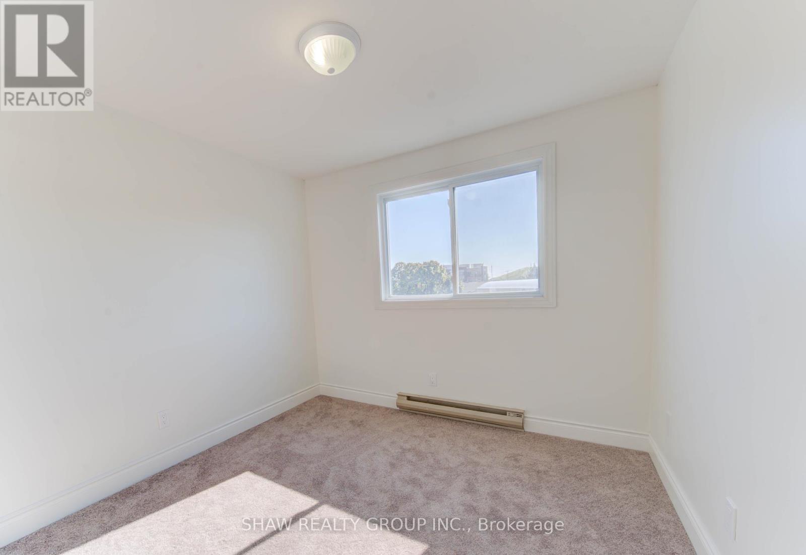 60 Elmsdale Drive, Kitchener, Ontario  N2E 2G4 - Photo 34 - X12399846