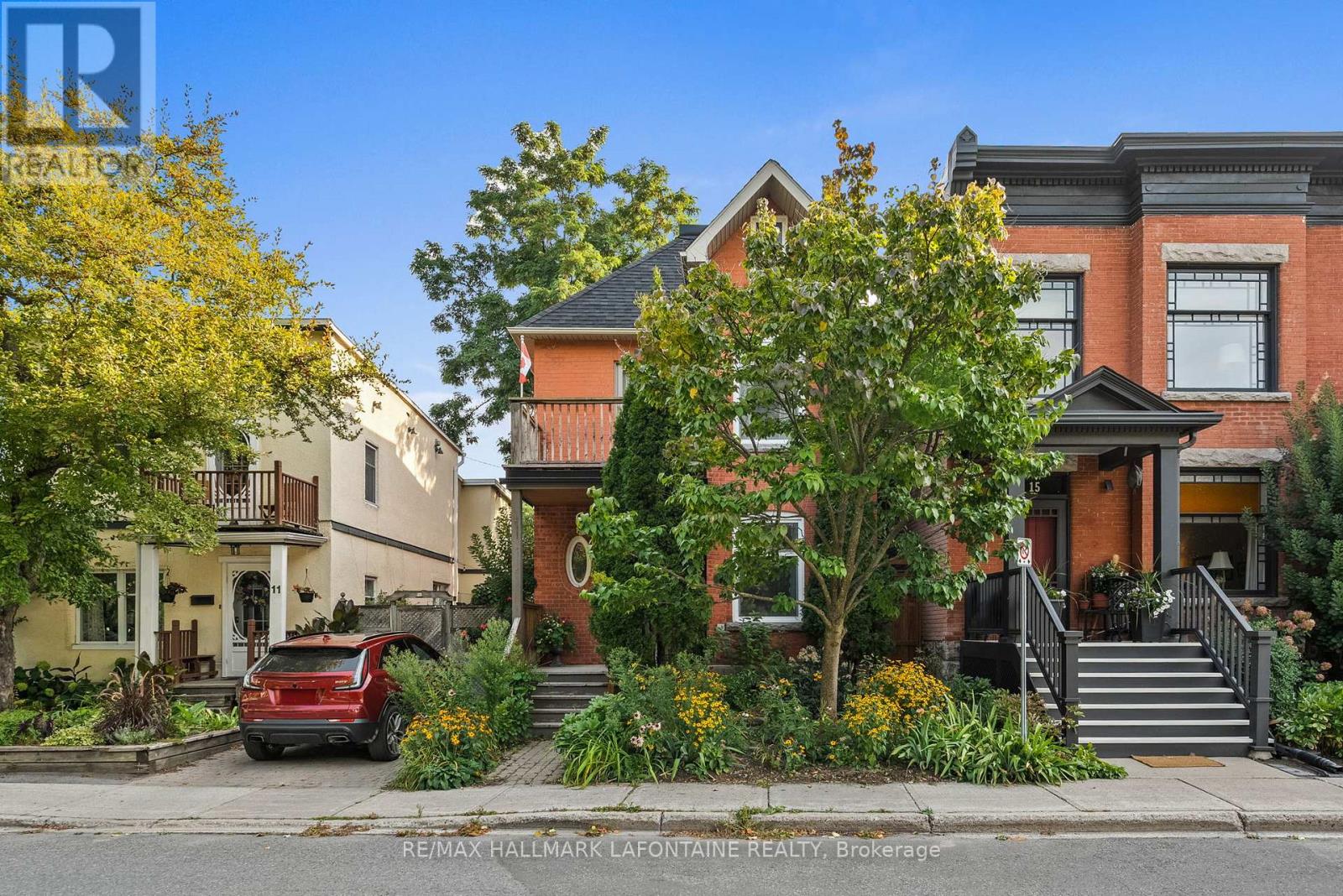 13 CATHCART SQUARE, Ottawa, Ontario