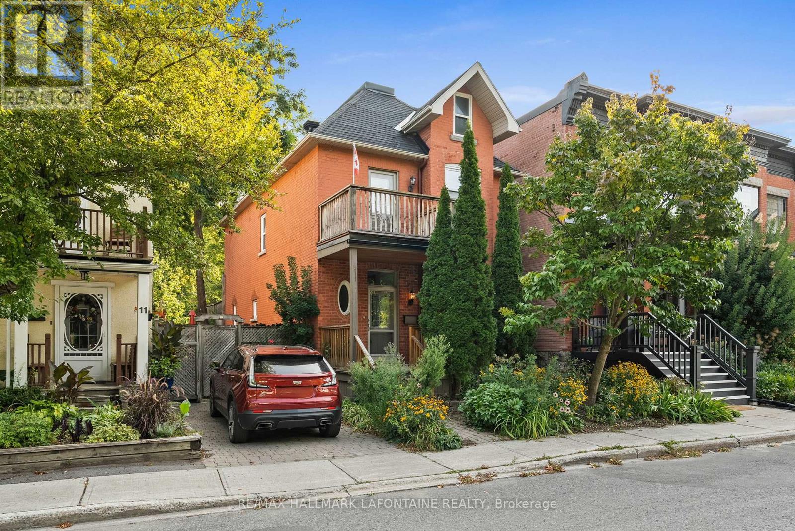 13 Cathcart Square, Ottawa, Ontario  K1N 5Z9 - Photo 2 - X12400798