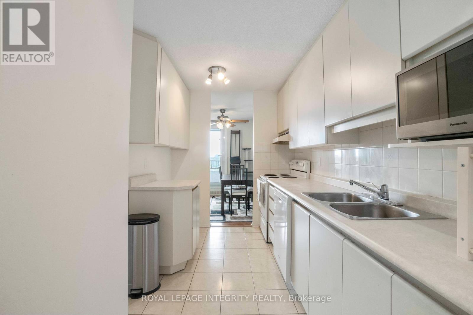 1003 - 1785 Frobisher Lane, Ottawa, Ontario  K1G 3T7 - Photo 5 - X12400824