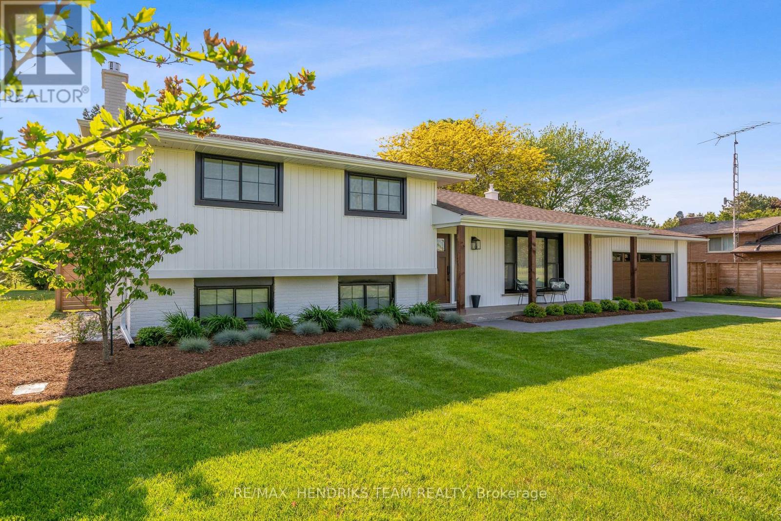 1892 Concession 4 Road, Niagara-On-The-Lake, Ontario  L0S 1J0 - Photo 2 - X12400733