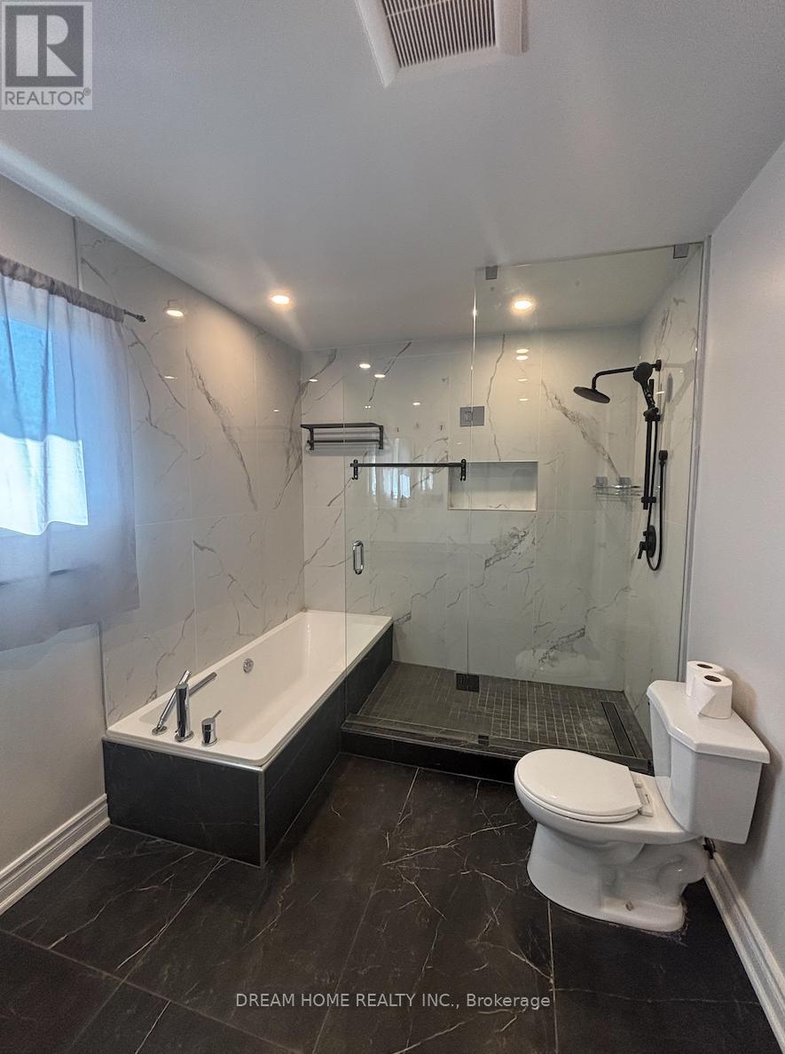 Upper - 327 Sussex Avenue, Richmond Hill, Ontario  L4C 6B4 - Photo 15 - N12400653