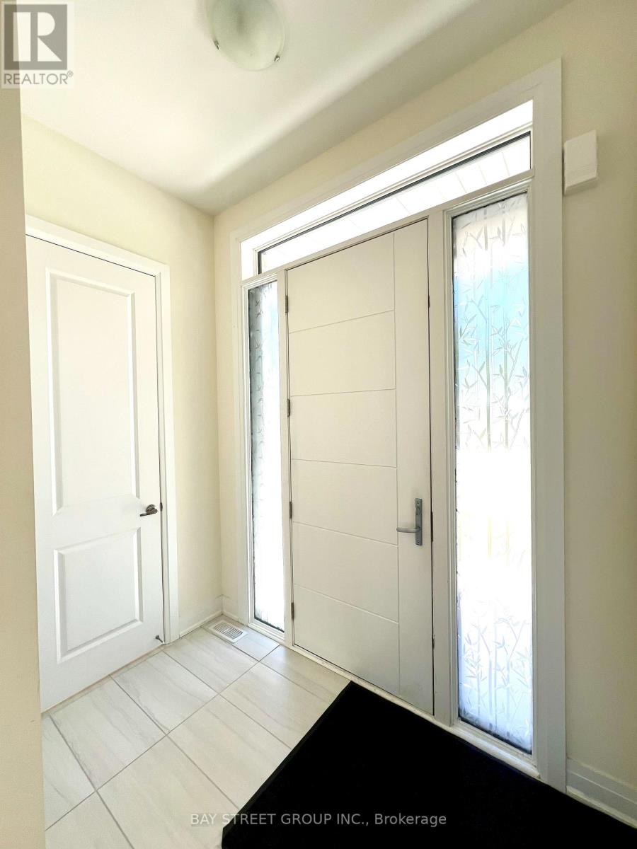 115b Bond Crescent, Richmond Hill, Ontario  L4E 3L1 - Photo 2 - N12400674
