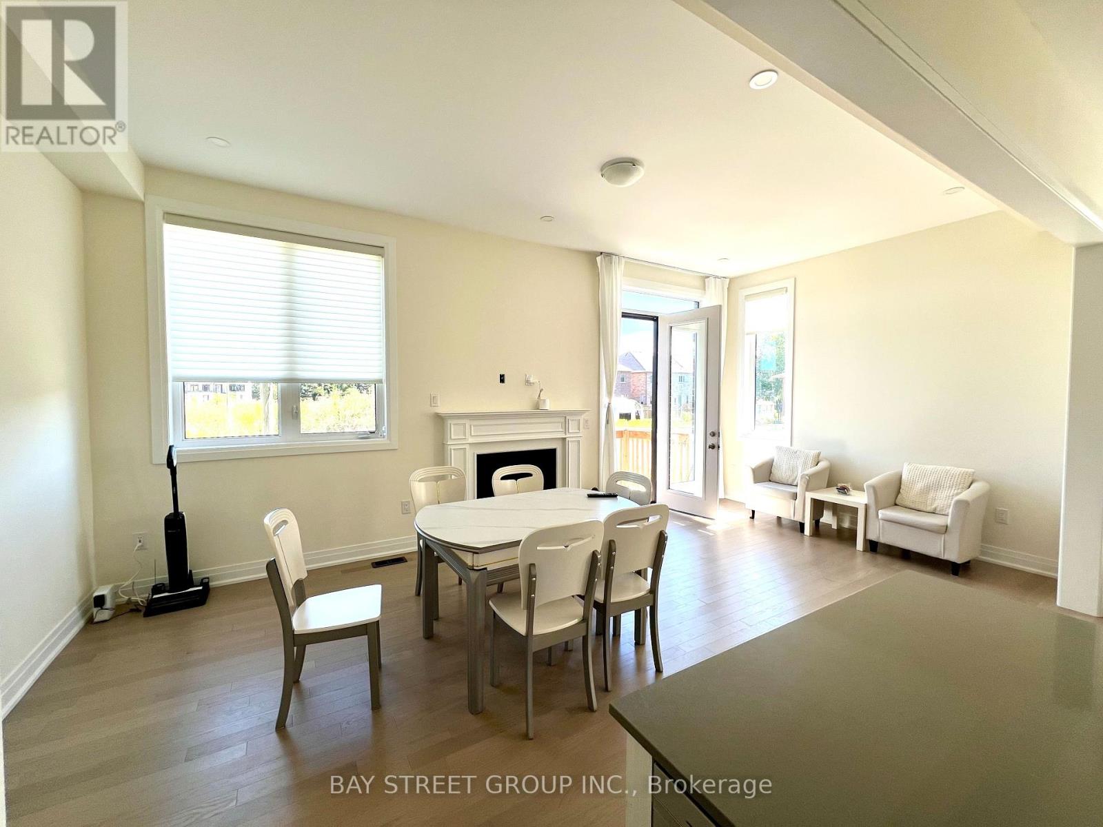 115b Bond Crescent, Richmond Hill, Ontario  L4E 3L1 - Photo 5 - N12400674