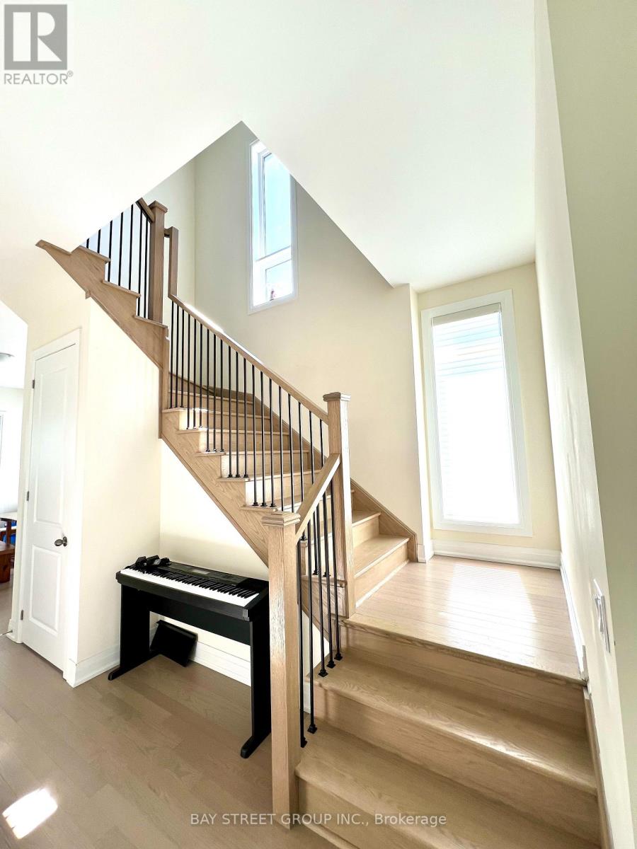 115b Bond Crescent, Richmond Hill, Ontario  L4E 3L1 - Photo 6 - N12400674