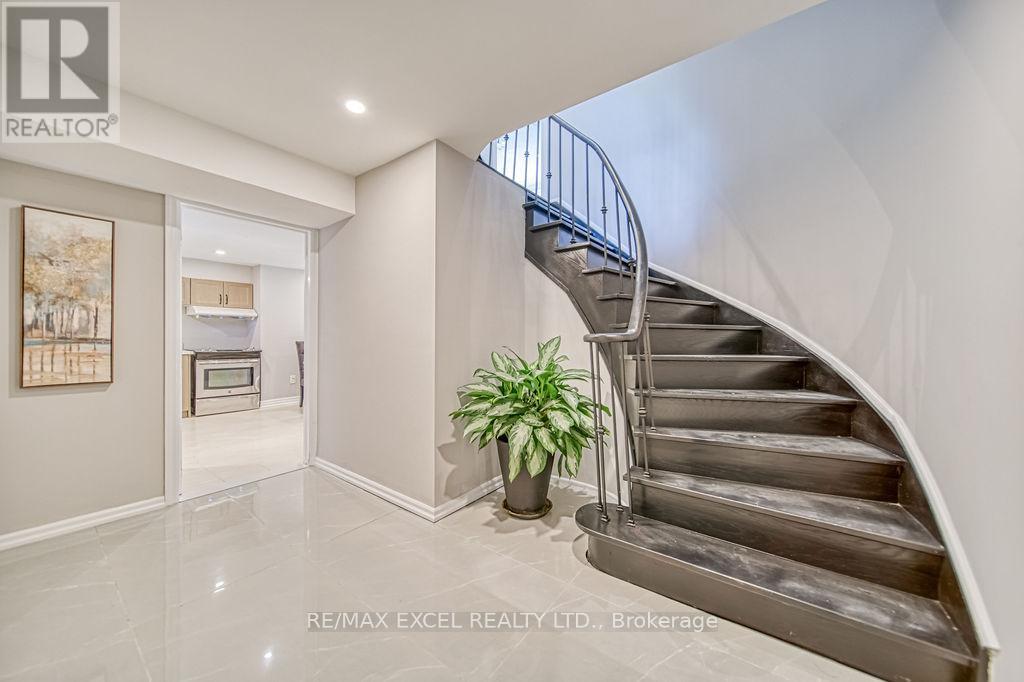 88 Montgomery Court, Markham (Buttonville), Ontario  L3R 0C1 - Photo 38 - N12400687