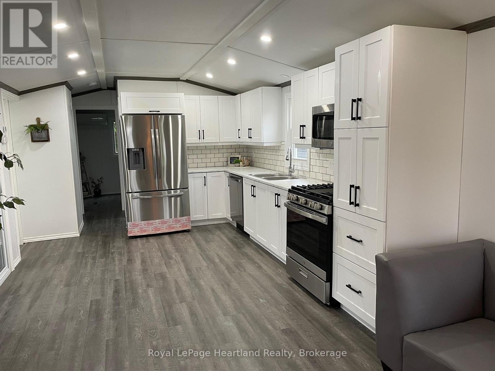 4 Starboard - 77719 Bluewater Highway, Central Huron (Clinton), Ontario  N0M 1G0 - Photo 5 - X12400779