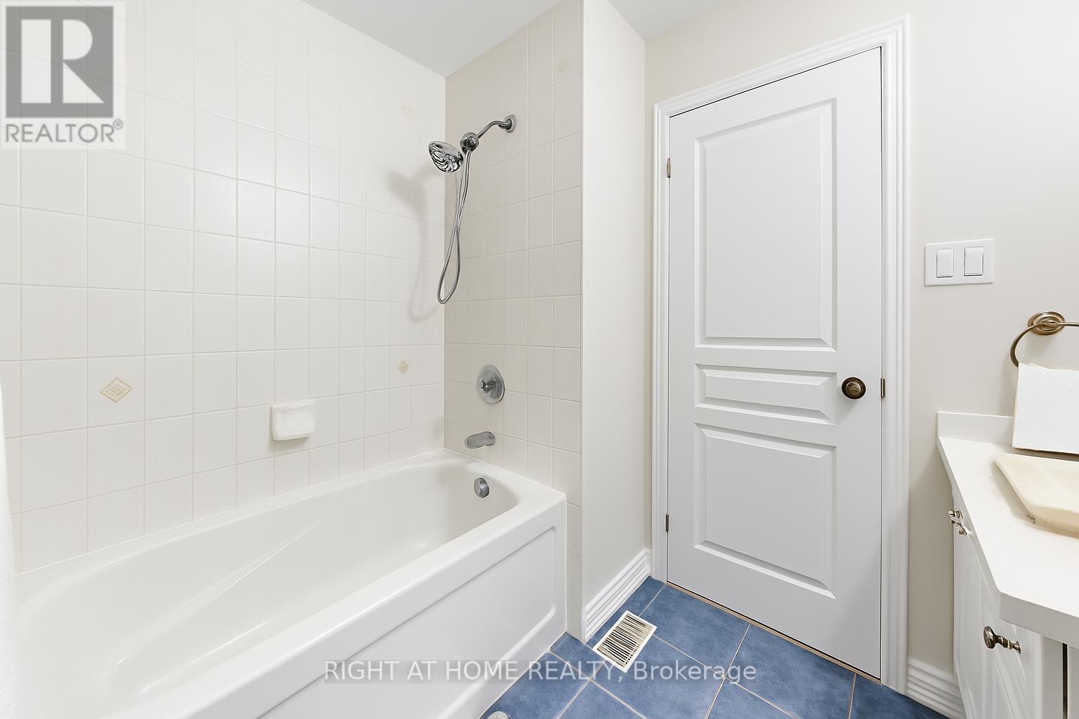 12 John W Taylor Avenue, New Tecumseth (Alliston), Ontario  L9B 0B3 - Photo 36 - N12394447