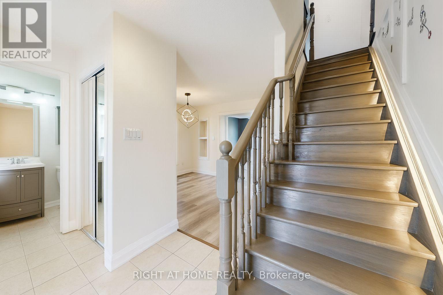 12 John W Taylor Avenue, New Tecumseth (Alliston), Ontario  L9B 0B3 - Photo 5 - N12394447