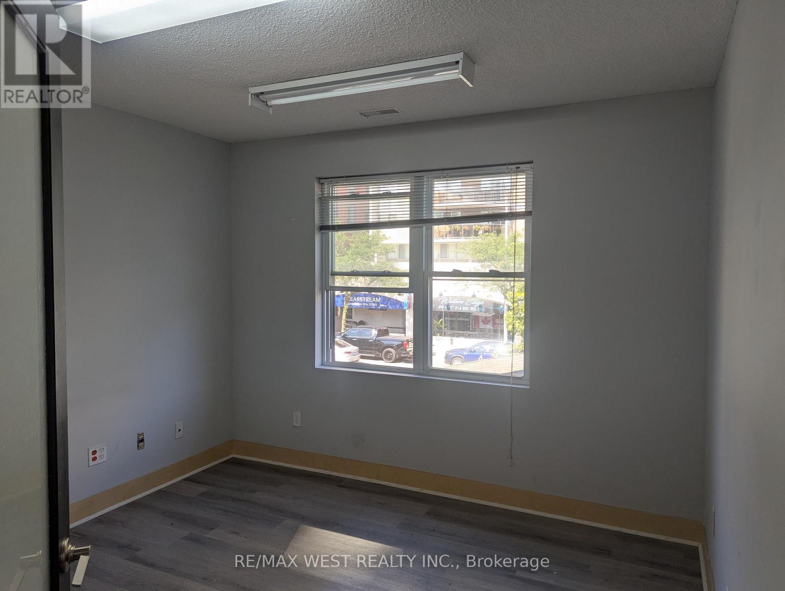 96 Forsythe Street, Oakville, Ontario  L6K 1C5 - Photo 10 - W12400524