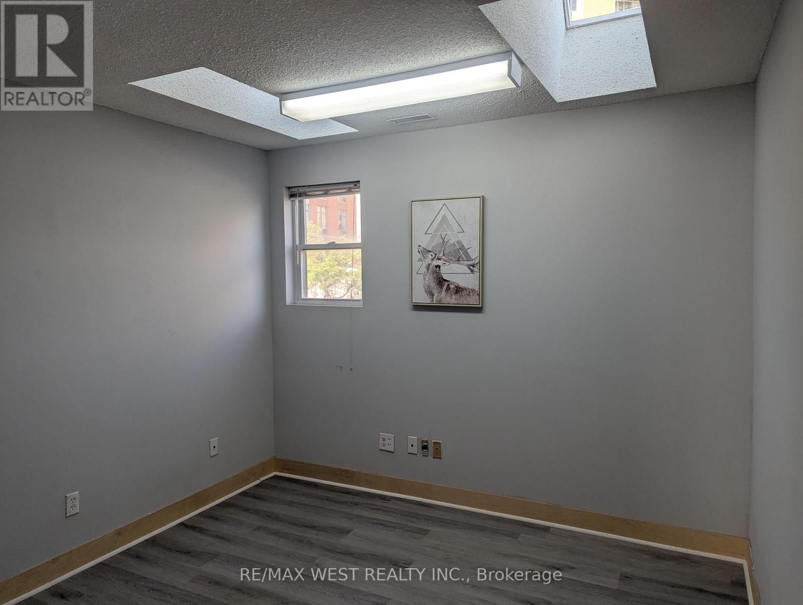 96 Forsythe Street, Oakville, Ontario  L6K 1C5 - Photo 5 - W12400524