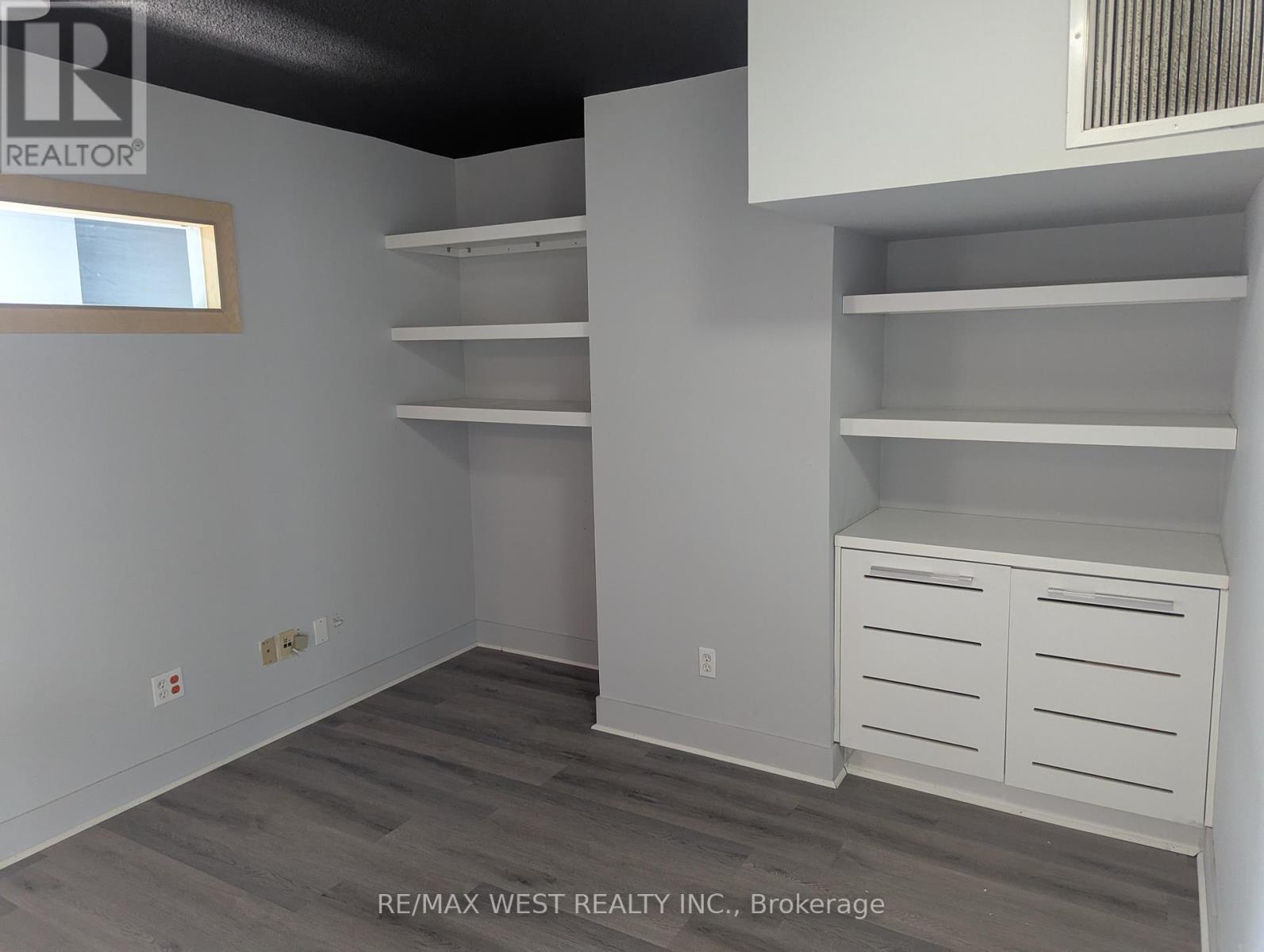 96 Forsythe Street, Oakville, Ontario  L6K 1C5 - Photo 8 - W12400524
