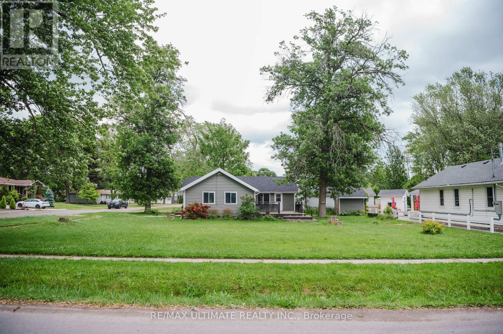000 Helen Street, Fort Erie, Ontario  L0S 1B0 - Photo 2 - X12400624
