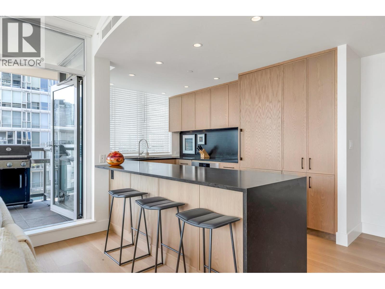 801 1328 Marinaside Crescent, Vancouver, British Columbia  V6Z 3B3 - Photo 10 - R3042284
