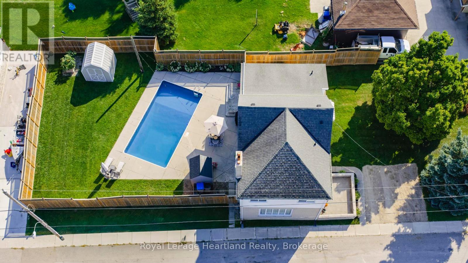 5 William Drive, South Huron, Ontario  N0M 1M0 - Photo 2 - X12399843