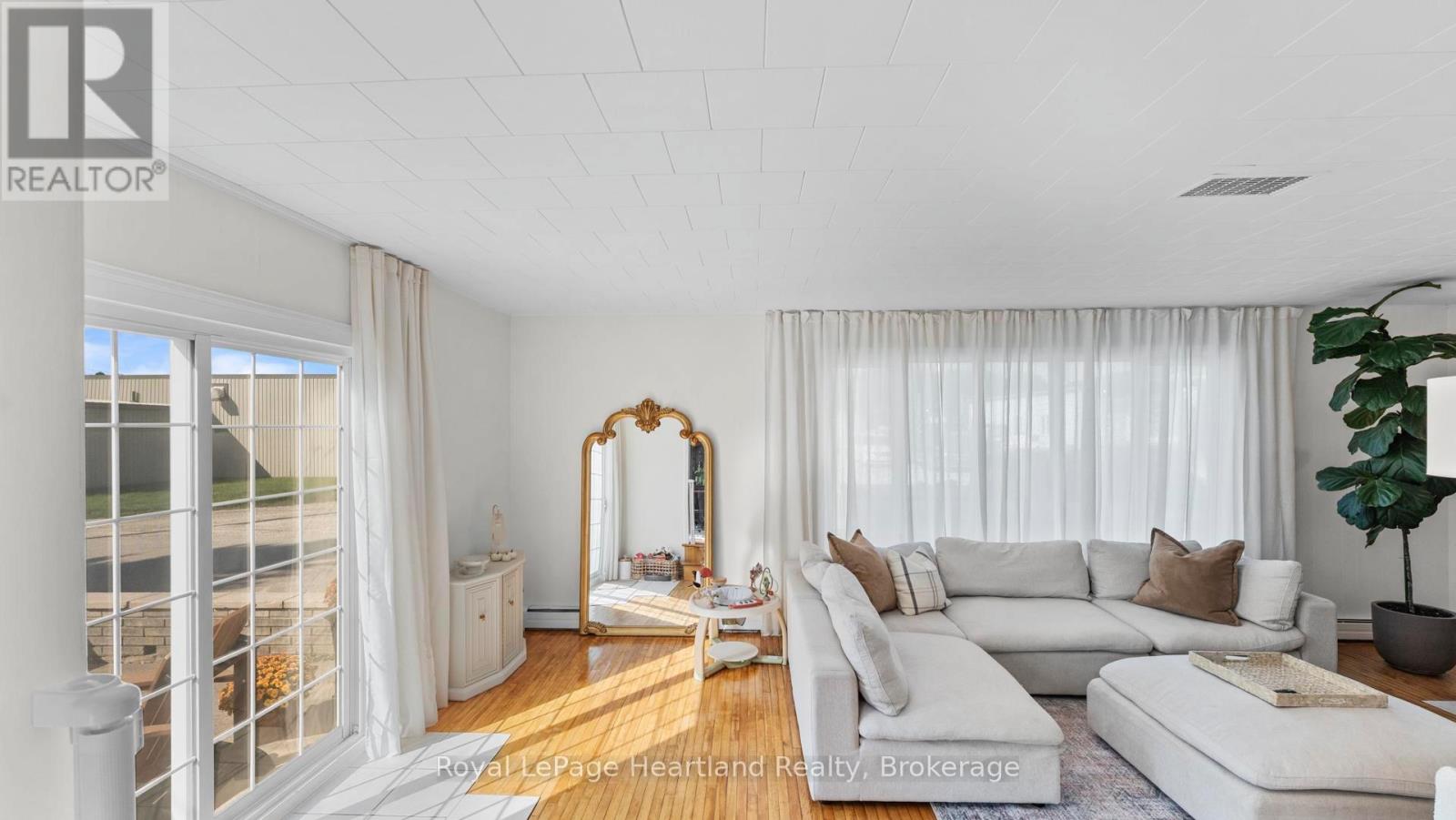 5 William Drive, South Huron, Ontario  N0M 1M0 - Photo 9 - X12399843