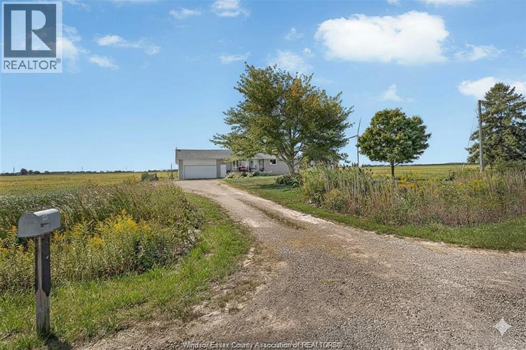 5429 Lakeshore Road 305, Comber, Ontario  N0P 1J0 - Photo 3 - 25023218