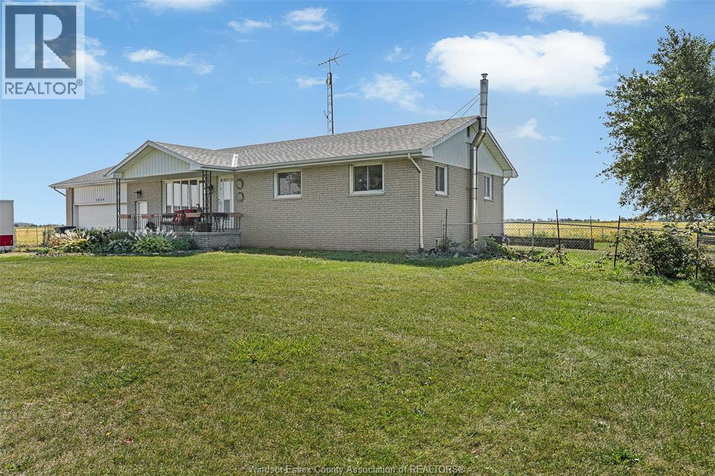 5429 Lakeshore Road 305, Comber, Ontario  N0P 1J0 - Photo 1 - 25023218