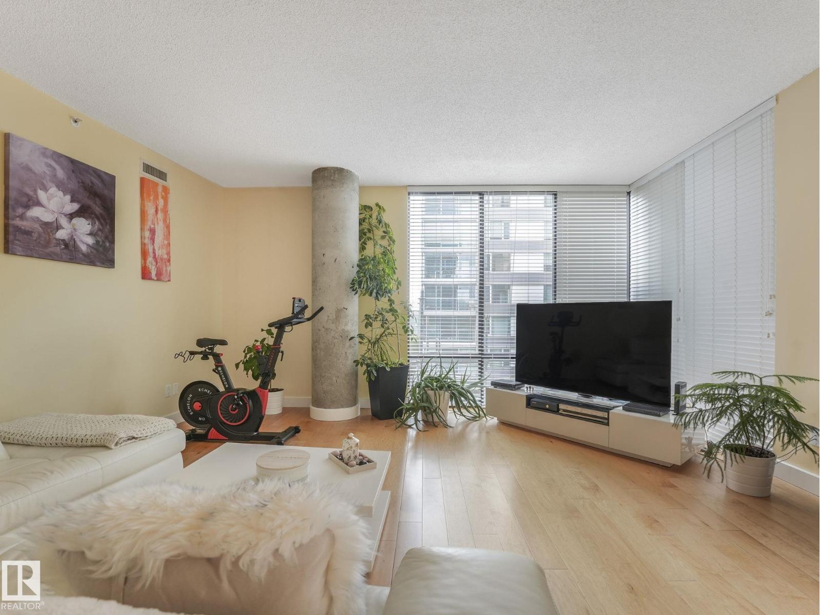 #301 10028 119 St Nw, Edmonton, Alberta  T5K 1Y8 - Photo 10 - E4451411