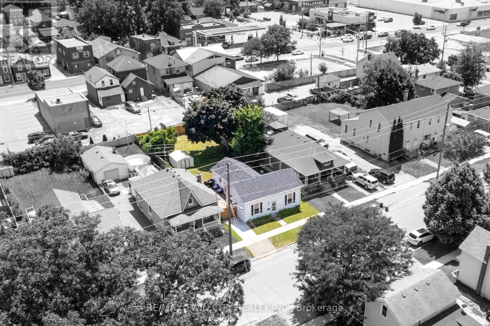 Property at 18 WINNIETT STREET image 1