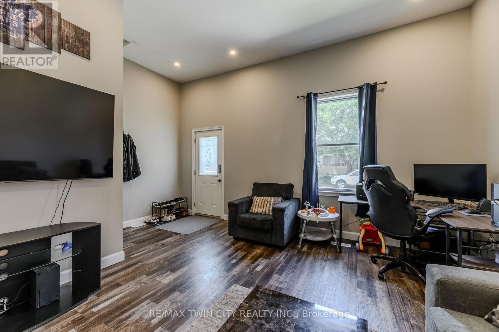 Property at 18 WINNIETT STREET image 3