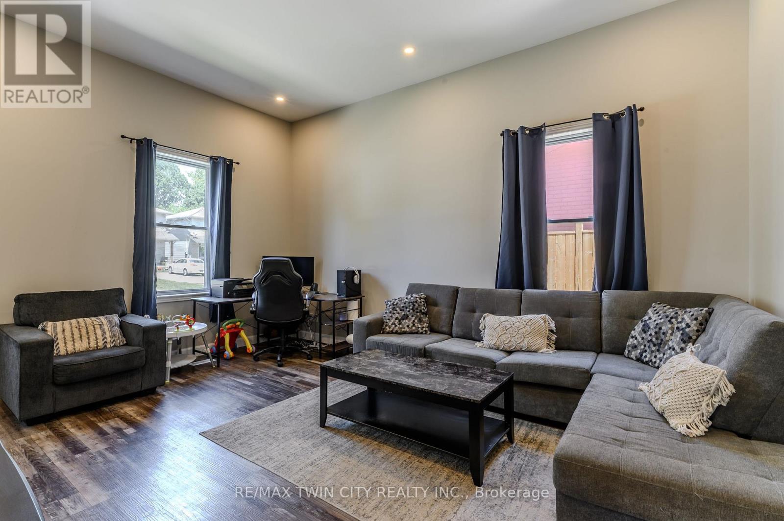 Property at 18 WINNIETT STREET image 4