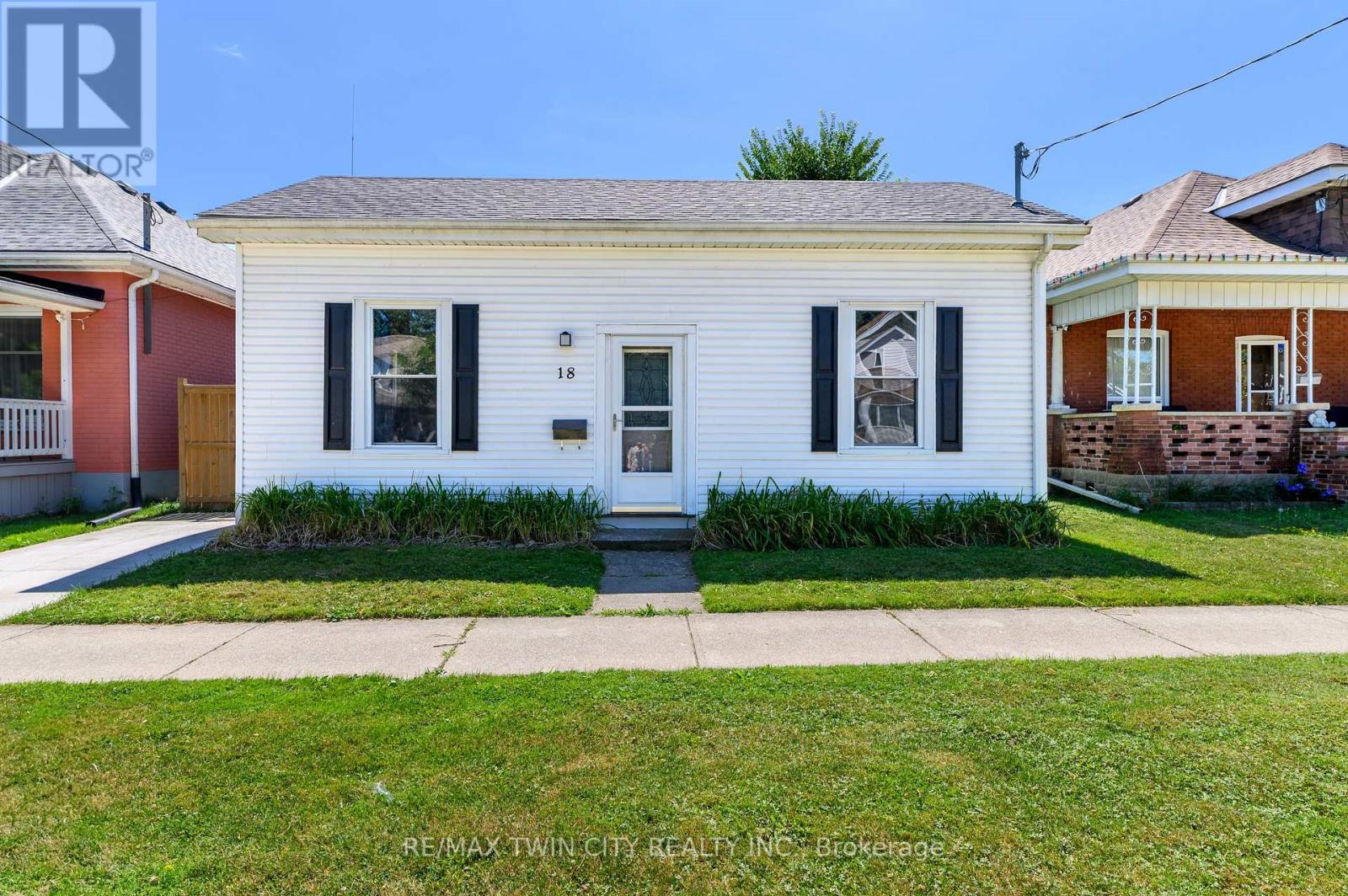 Property at 18 WINNIETT STREET image 2