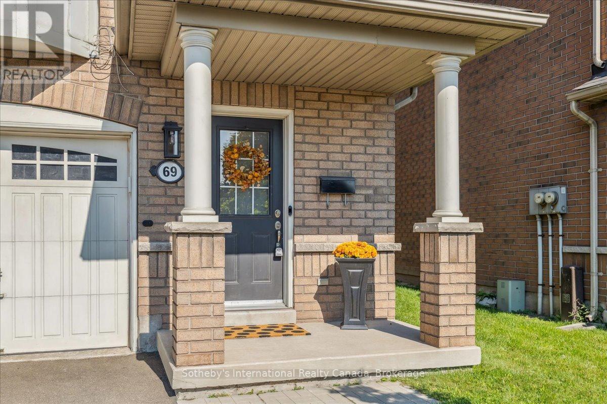 69 - 470 Beach Boulevard, Hamilton, Ontario  L8H 6X2 - Photo 2 - X12400877