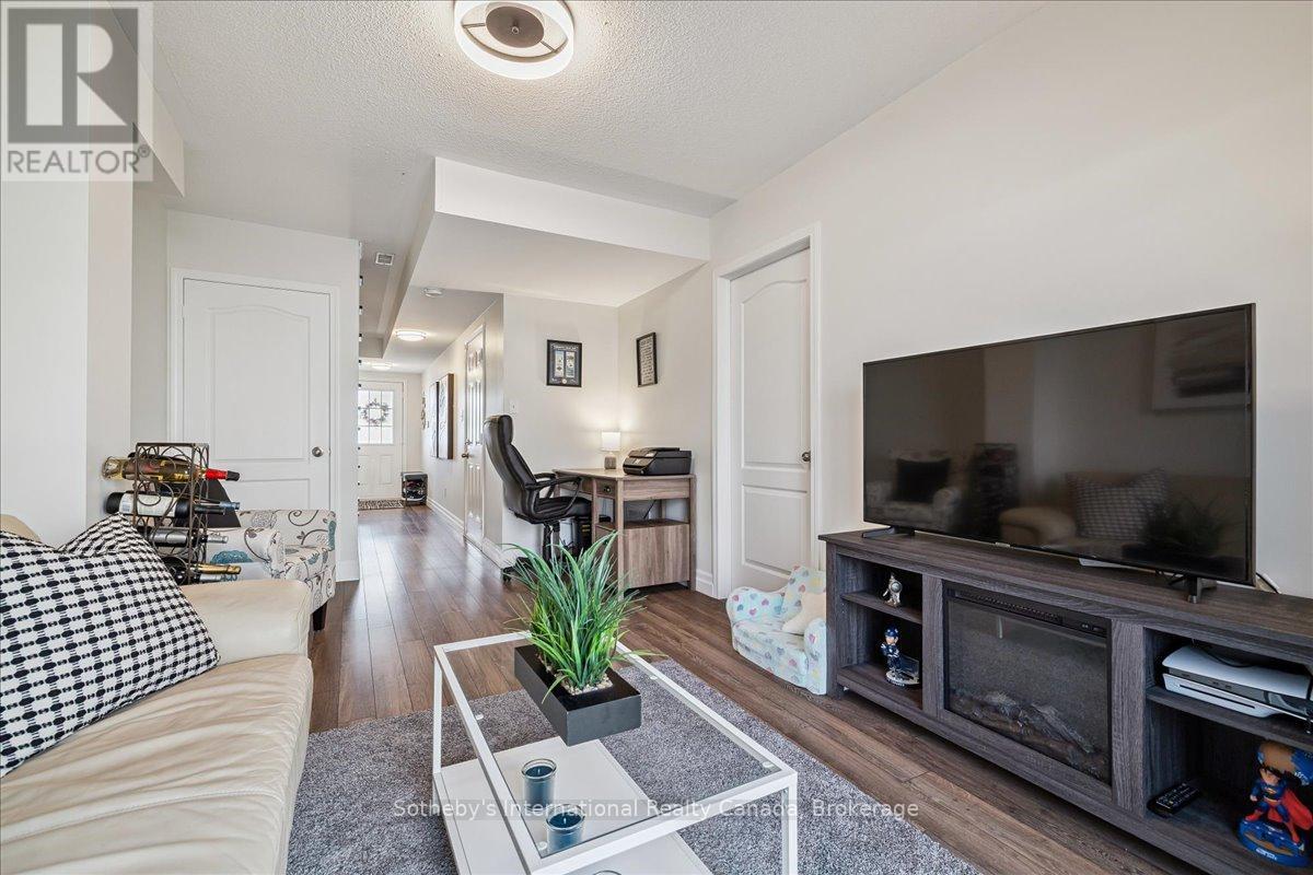 69 - 470 Beach Boulevard, Hamilton, Ontario  L8H 6X2 - Photo 9 - X12400877