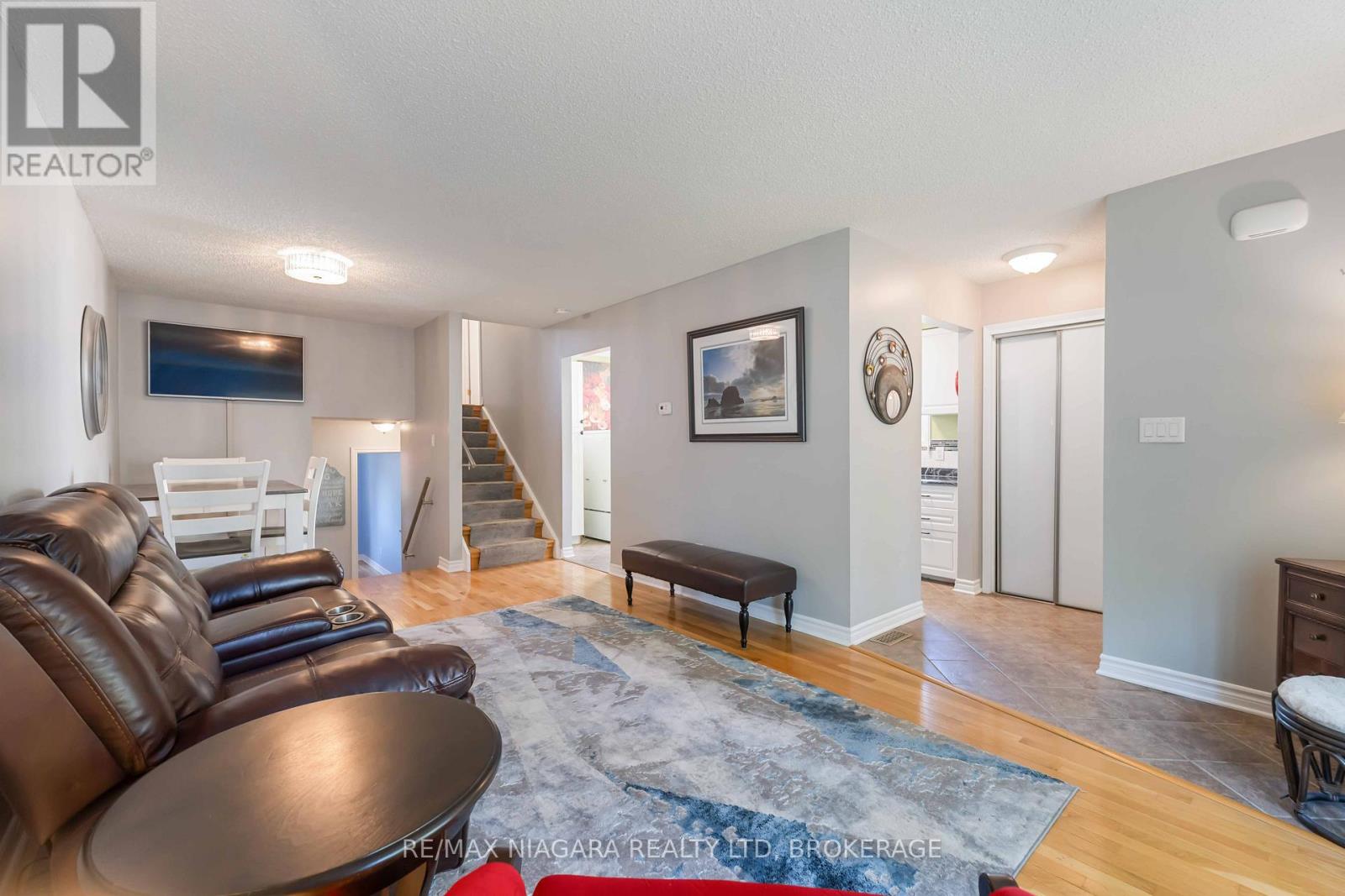 6559 Burwood Avenue, Niagara Falls, Ontario  L2H 1Z6 - Photo 2 - X12400889