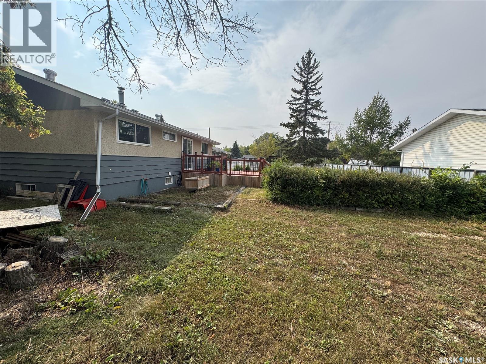 1609 Warren Avenue, Weyburn, Saskatchewan  S4H 0M3 - Photo 17 - SK018096