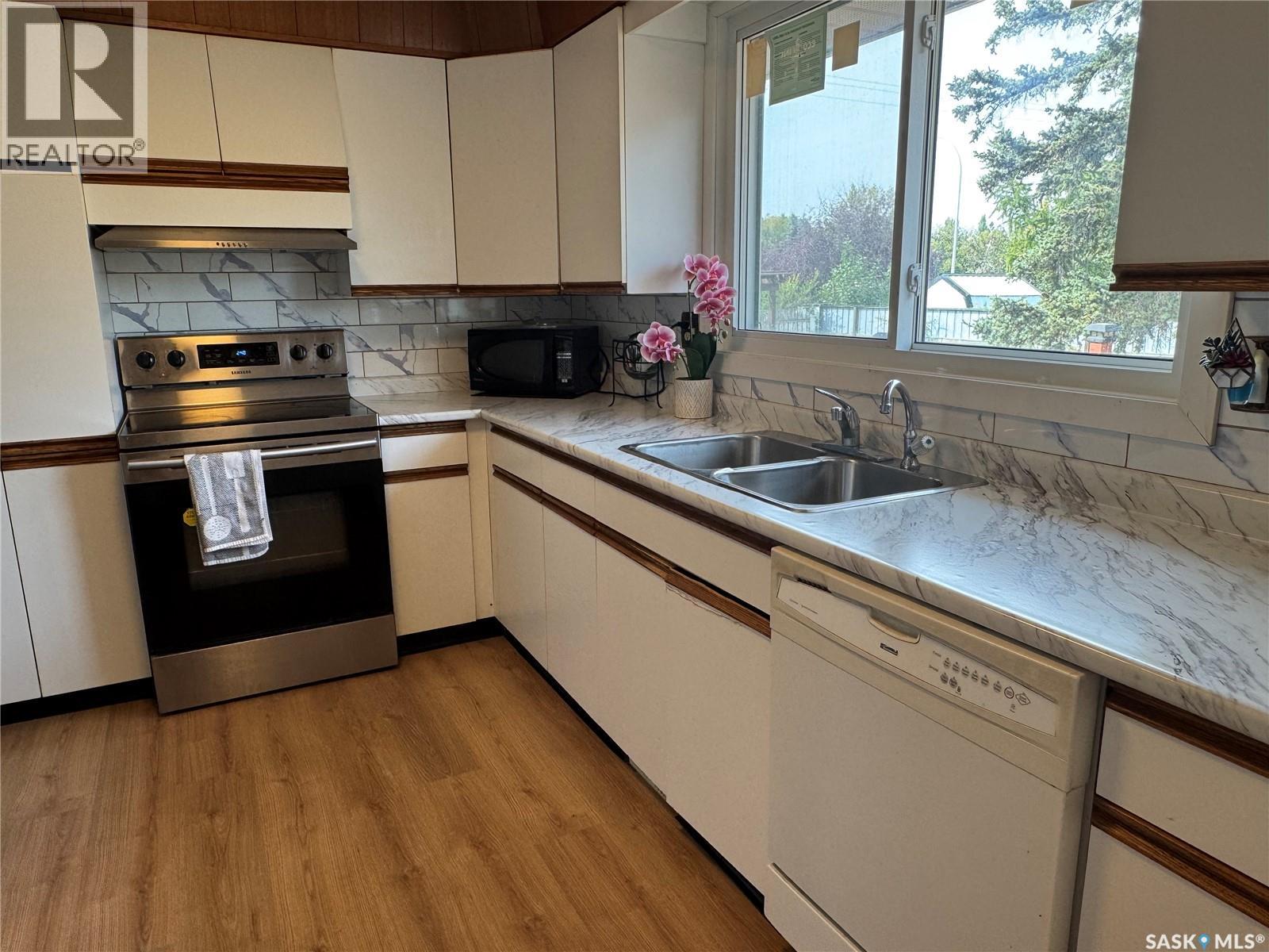 1609 Warren Avenue, Weyburn, Saskatchewan  S4H 0M3 - Photo 3 - SK018096