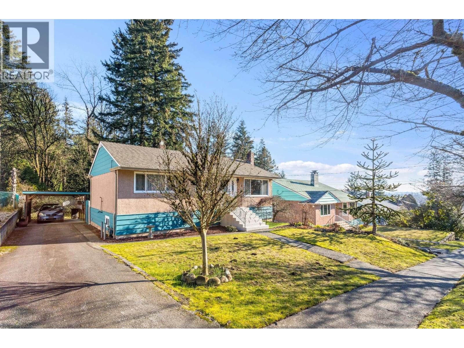 8222 Joffre Avenue, Burnaby, British Columbia  V5J 3L3 - Photo 2 - R3047248