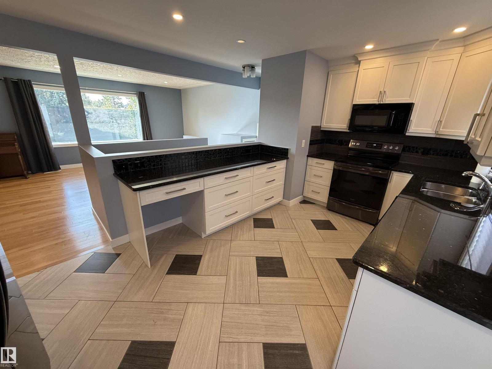13812 132 Av Nw, Edmonton, Alberta  T5L 3R8 - Photo 2 - E4457552