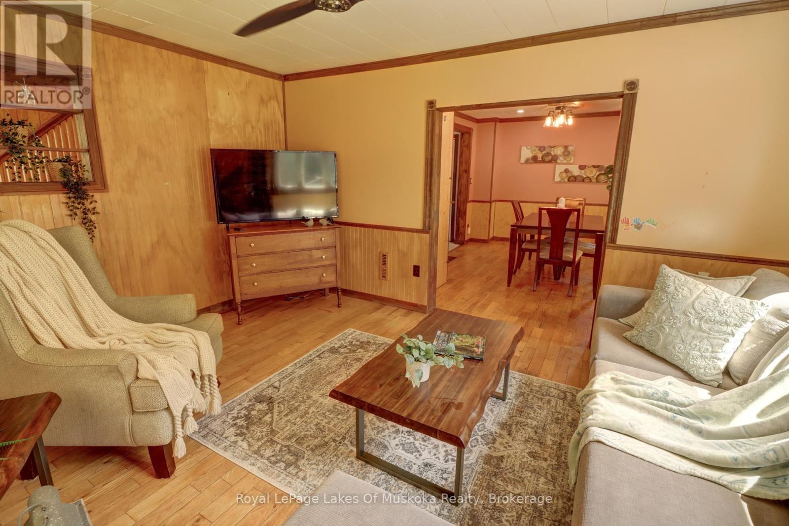 67 Silver Street, Huntsville, Ontario  P1H 1M2 - Photo 12 - X12354091