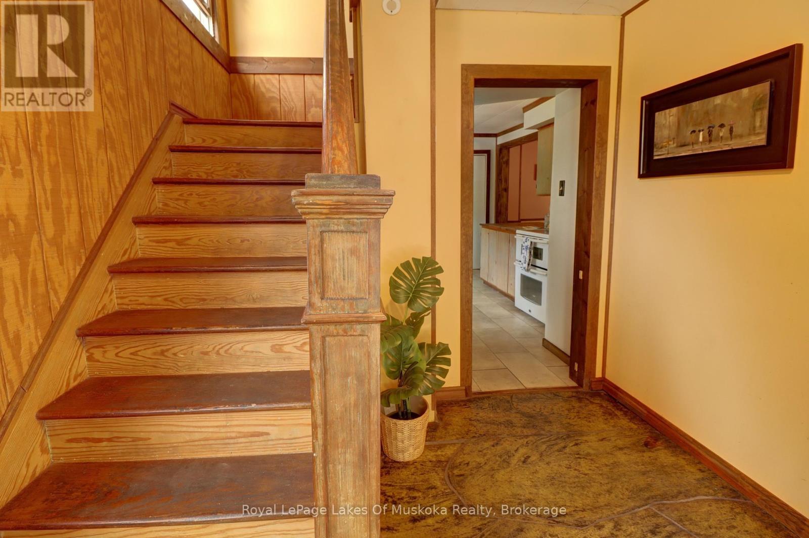 67 Silver Street, Huntsville, Ontario  P1H 1M2 - Photo 4 - X12354091