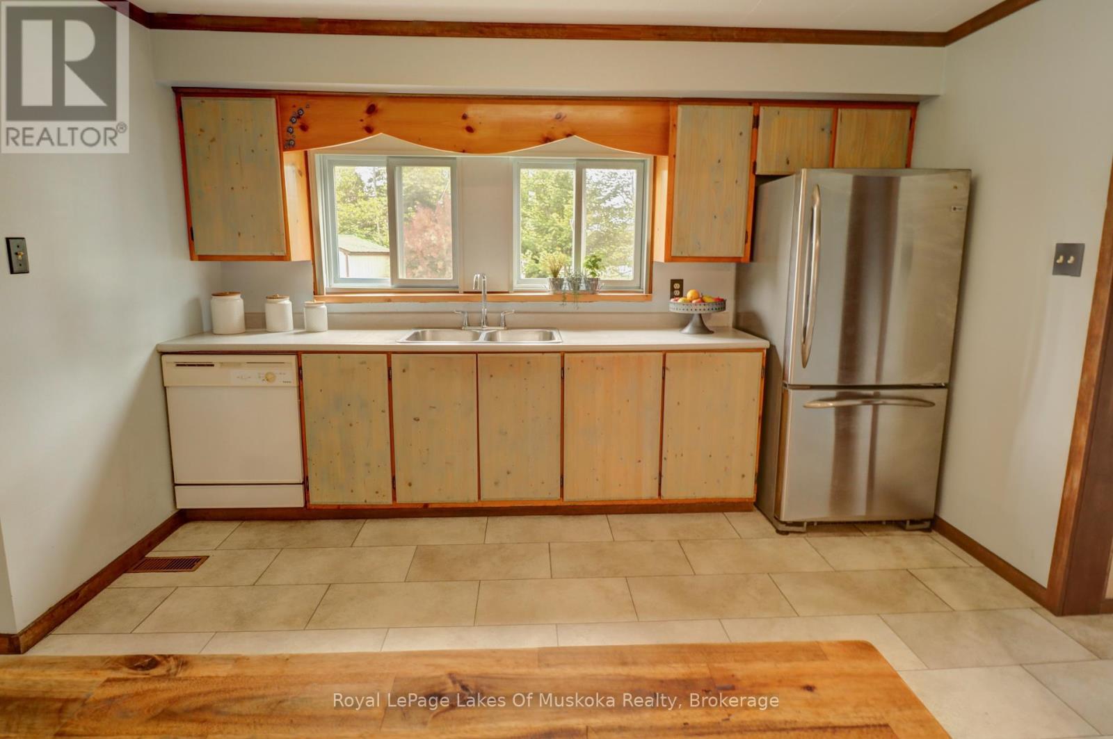 67 Silver Street, Huntsville, Ontario  P1H 1M2 - Photo 6 - X12354091