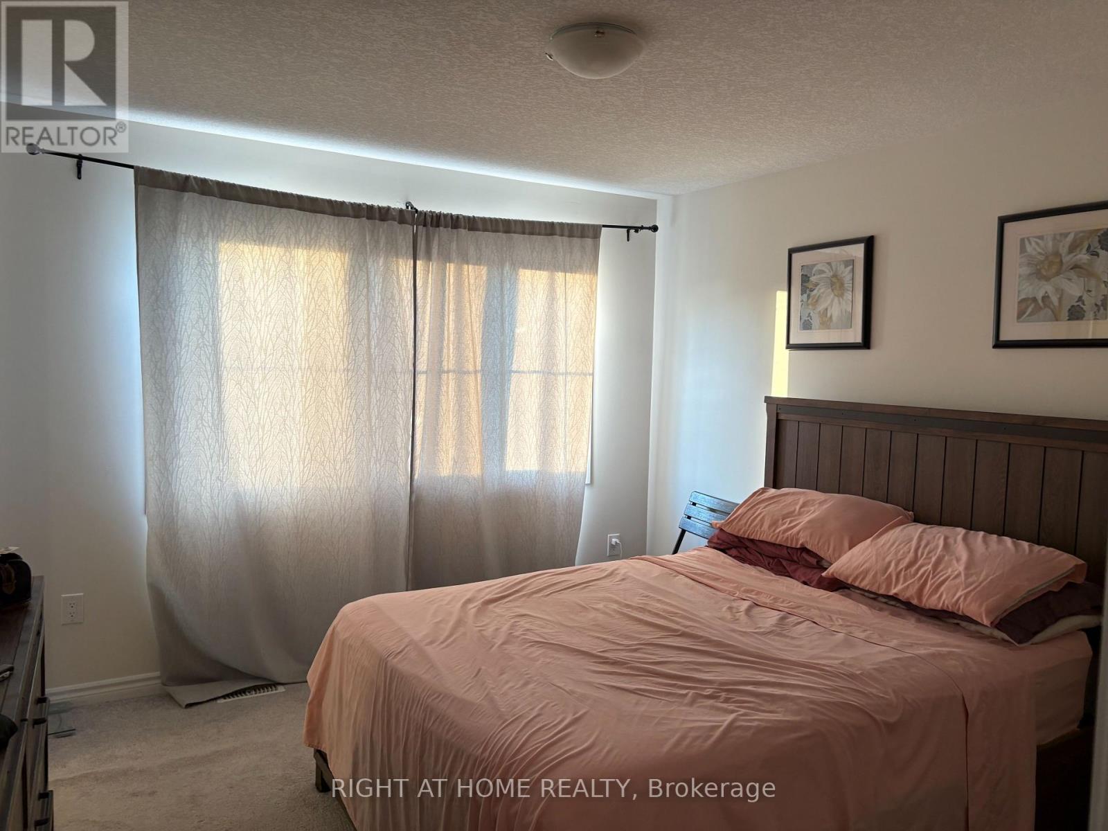 121 Scarletwood Street, Hamilton, Ontario  L8J 0K8 - Photo 14 - X12394847