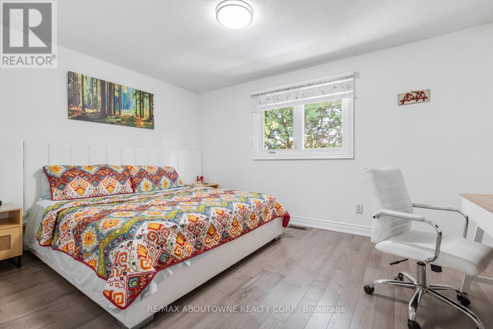 1118 Avondale Drive, Oakville, Ontario  L6H 5L4 - Photo 19 - W12400719