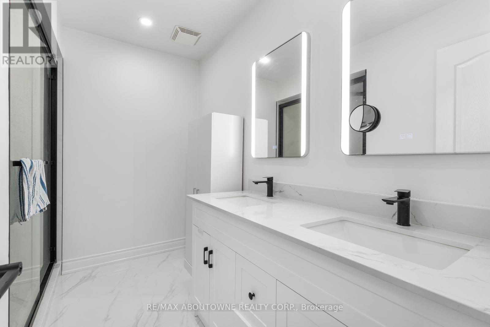1118 Avondale Drive, Oakville, Ontario  L6H 5L4 - Photo 23 - W12400719
