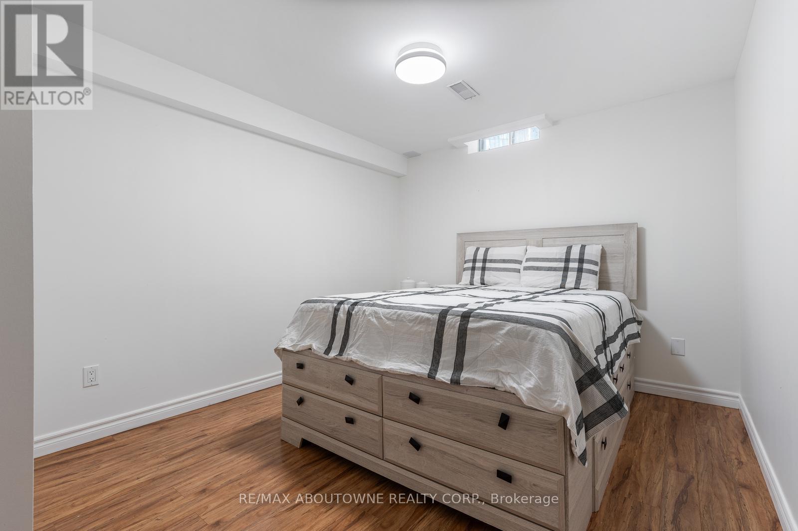 1118 Avondale Drive, Oakville, Ontario  L6H 5L4 - Photo 28 - W12400719