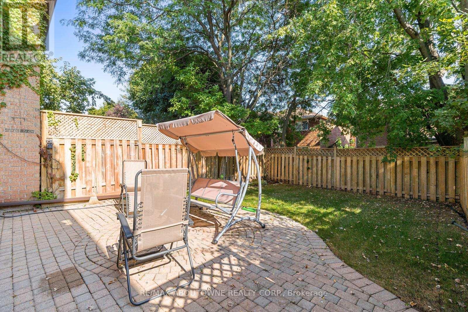 1118 Avondale Drive, Oakville, Ontario  L6H 5L4 - Photo 30 - W12400719