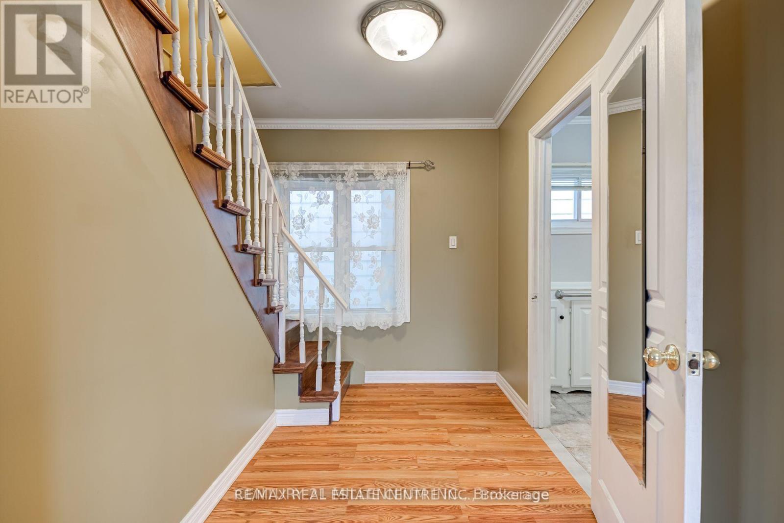 6 Eastern Avenue, Brampton (Queen Street Corridor), Ontario  L6W 1X6 - Photo 14 - W12400737